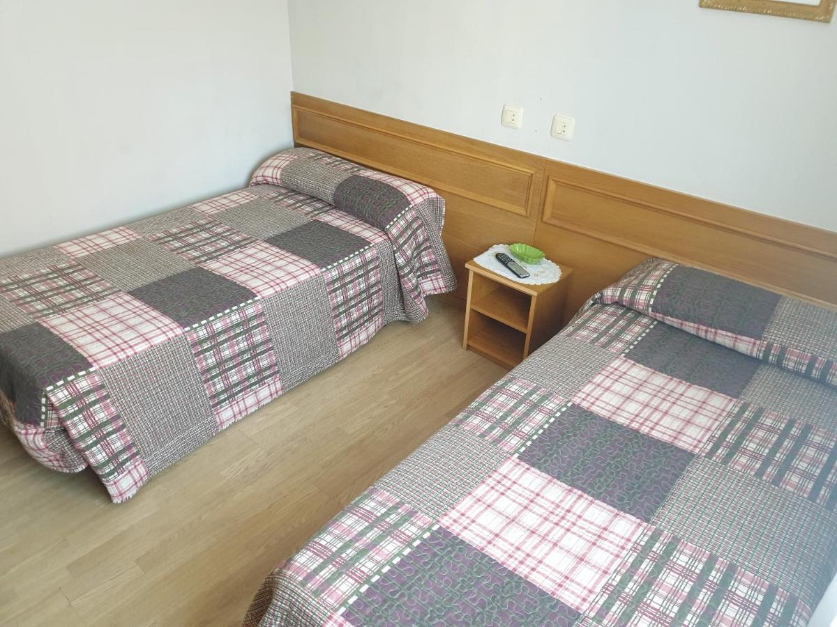 Hostal Puente Azud Avilés Eksteriør billede