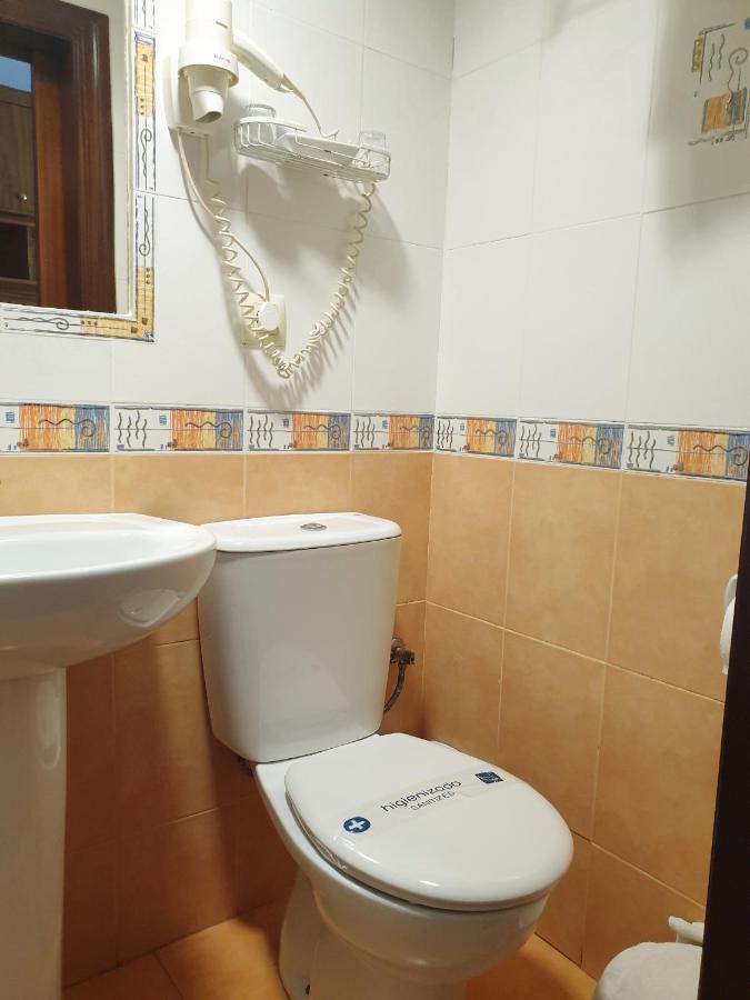 Hostal Puente Azud Avilés Eksteriør billede